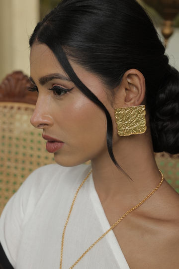 Sculpted Boxed stud