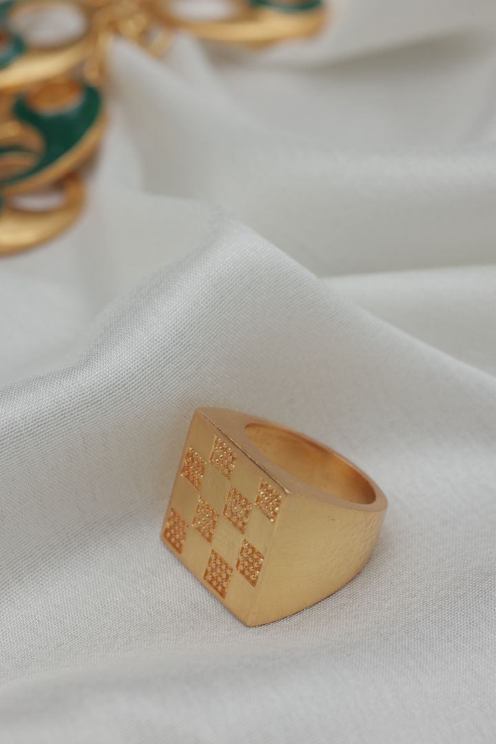 Chessboard Ring Gold