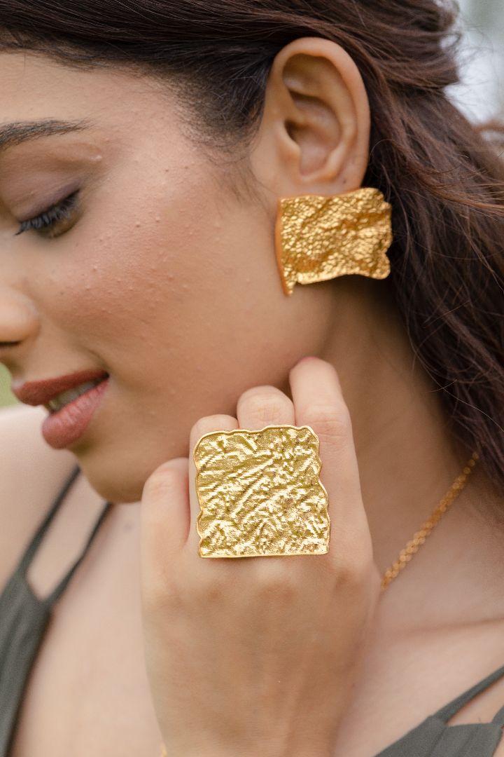 Sculpted Boxed ring